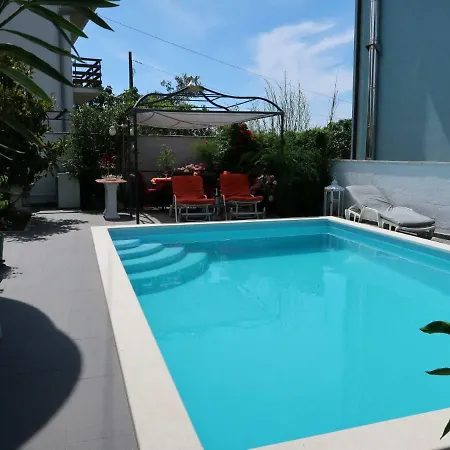 Haus Suai Appartamento Turanj