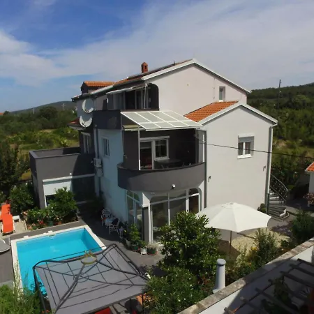 Haus Suai * Turanj